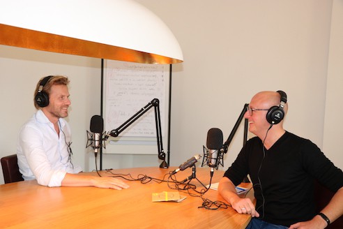 Gerhard te Velde en Marc Westeneng in de podcaststudio