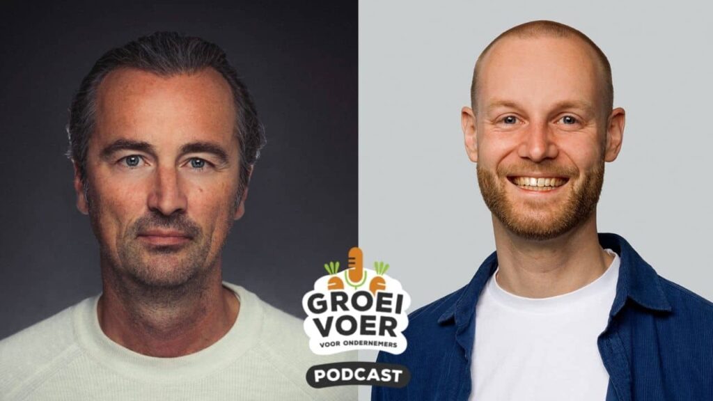 Twee mannen, Boris Veldhuijzen van Zanten en Niels Meijssen, met in het midden het logo van de Groeivoer Podcast voor ondernemers.