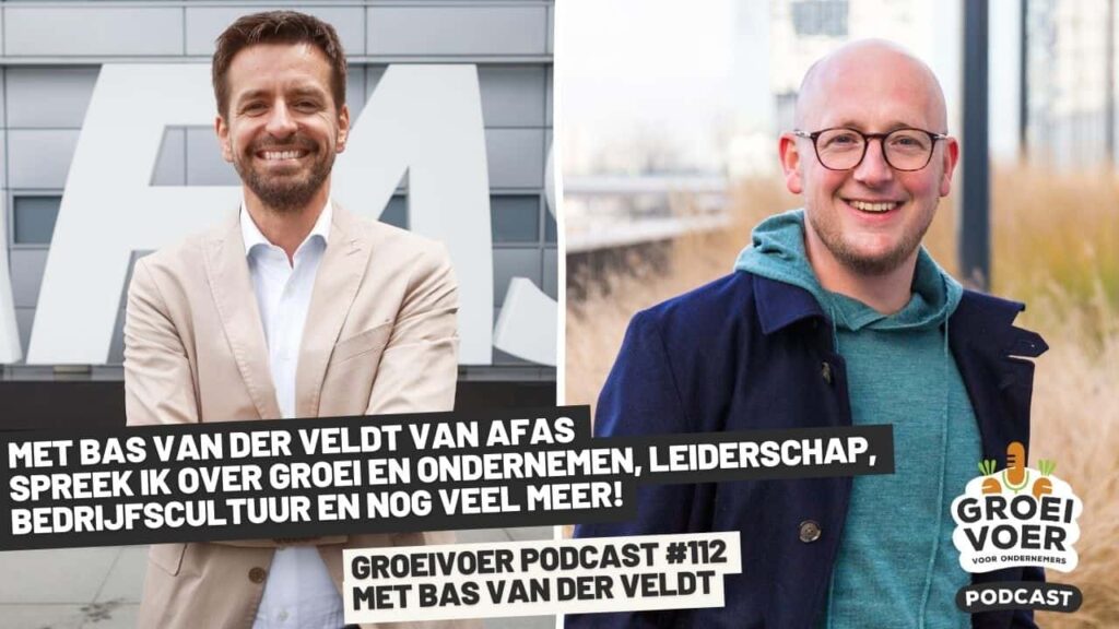 Twee mannen, waaronder Bas van der Veldt, poseren voor de promotie van Groeivoer Podcast #112 over groei, leiderschap en bedrijfscultuur.